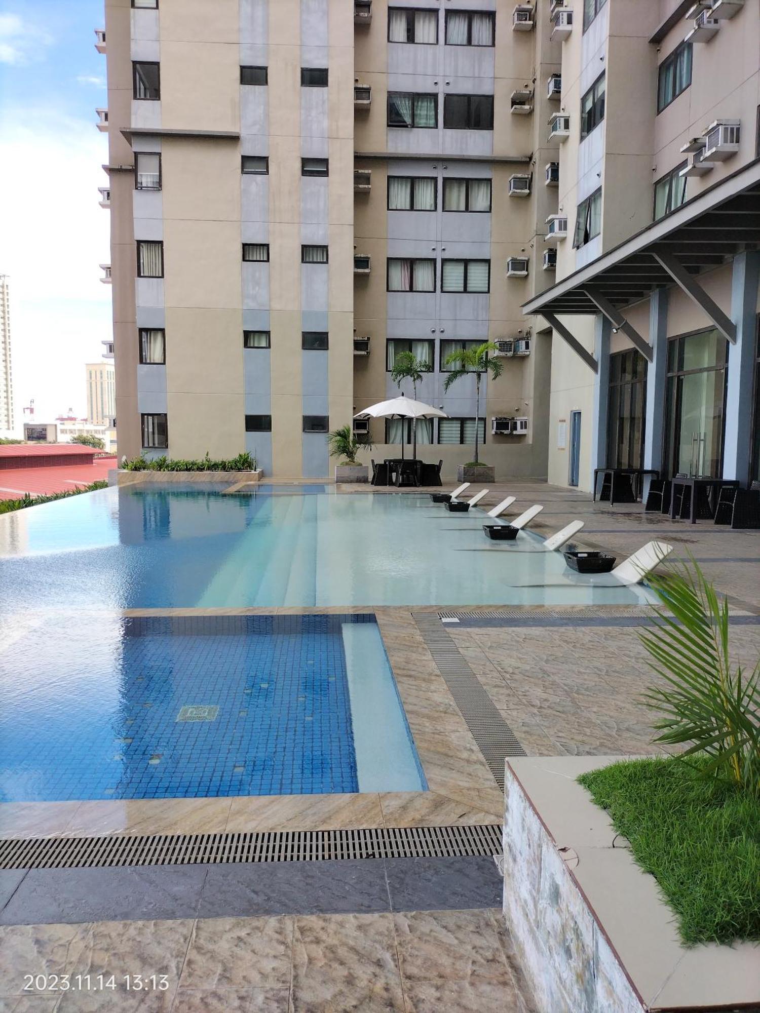 Comfy 33 The Persimmon * Cebu